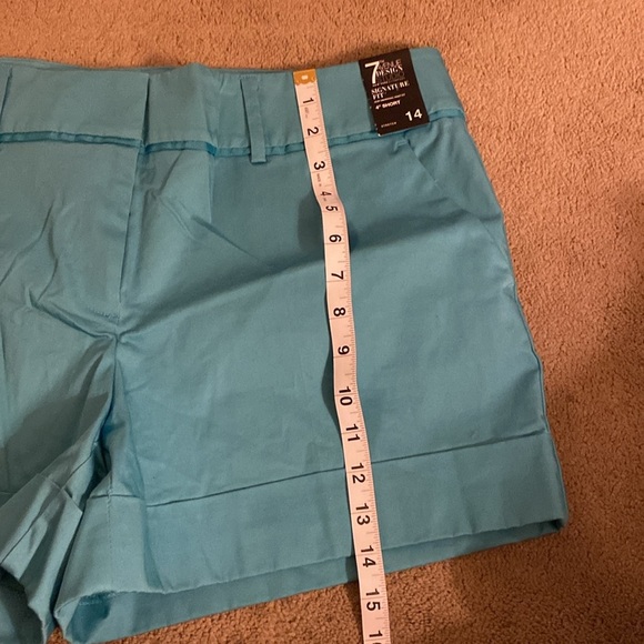 ***NWT*** NEW YORK & COMPANY SIGNATURE FIT 4” STRETCH SHORT - Picture 2 of 11